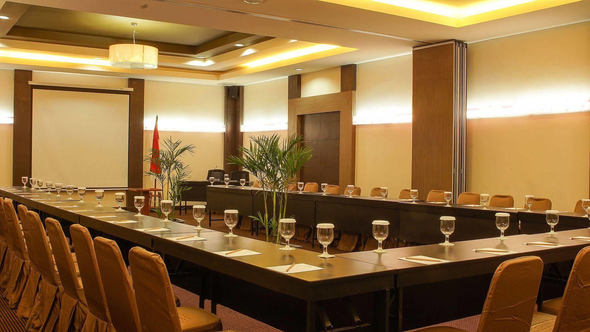Sofyan Hotel Soepomo Jakarta Extérieur photo
